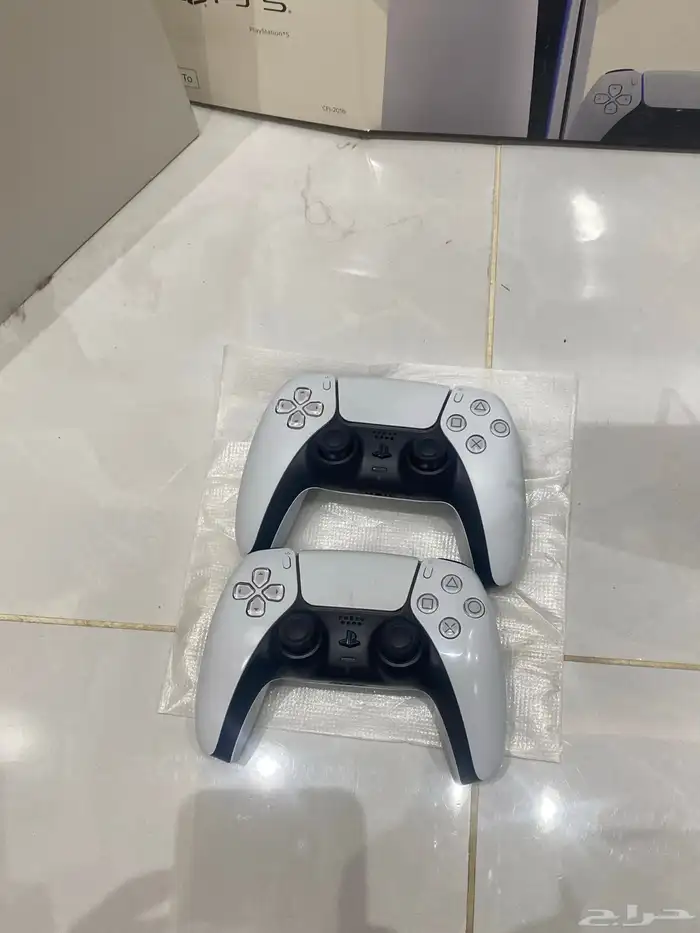 بلاي ستيشن 5 سليم مدخل شريط و مع يد واحدة 1