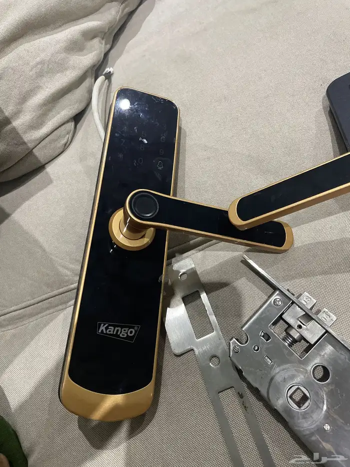 قفل باب ذكي شبه جديد 0