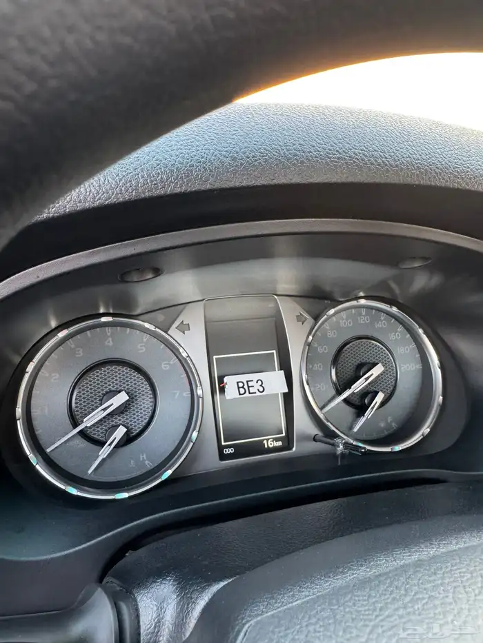 هايلوكس غماره 2023 فل كامل اصفار 52