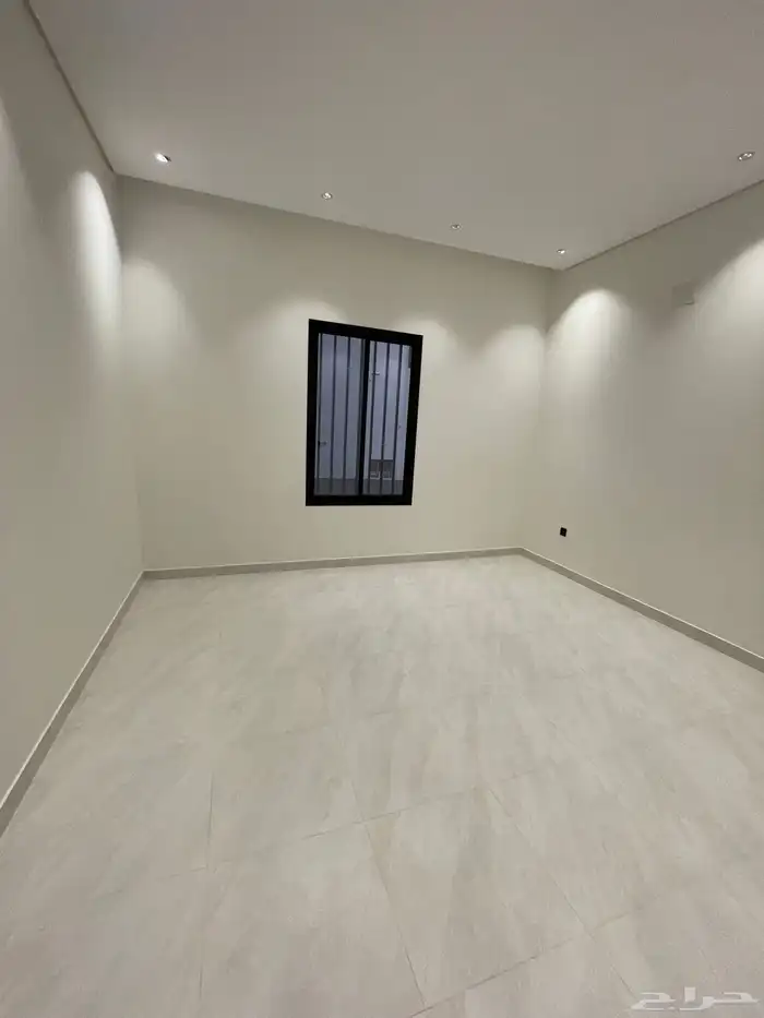 للبيع ارواف ارضيه وارواف علويه تشطيب فندقي ابها المحاله 25