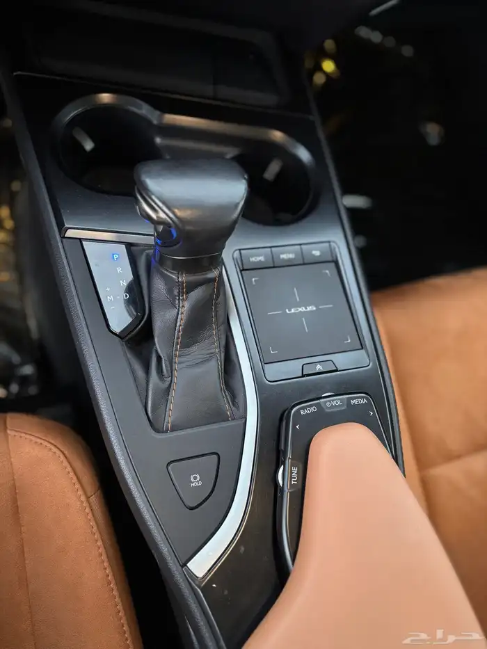 لكزس UX20 2019 مخزن بدي وكاله عداد 25 الف km 31