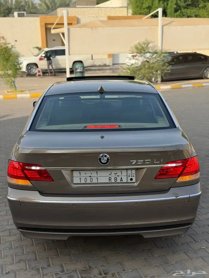 مالك اول مخزن بحالة الوكالة BMW730li 7