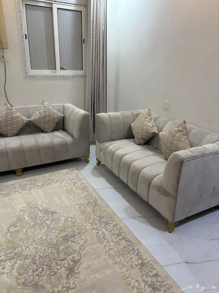 طقم كنب مع ستارة و سجادة 2