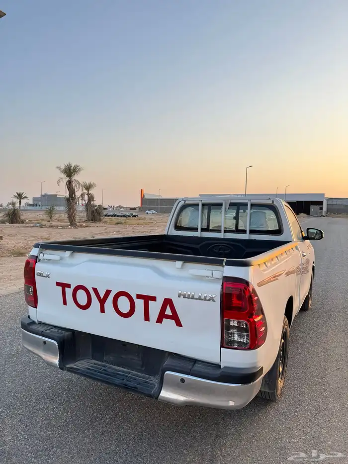 هايلوكس غماره 2023 فل كامل اصفار 10