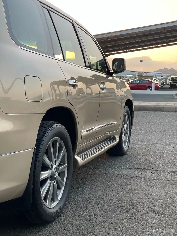 جيب لكزس فل 12