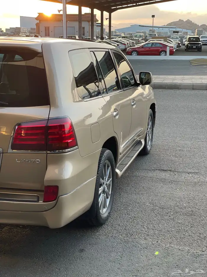 جيب لكزس فل 8