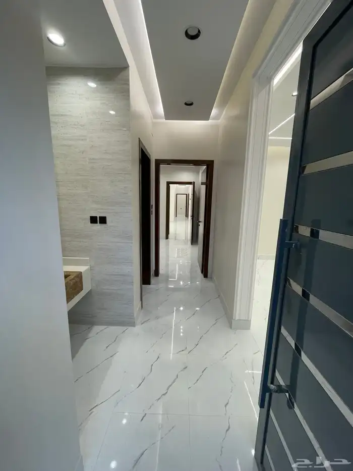 للبيع دور تمليك ارضي بمدخل سياره تشطيب ممتاز ابها حي الزهور 5