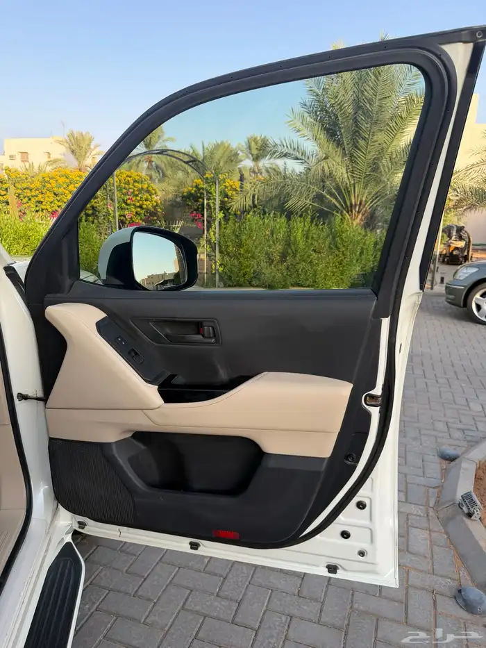 (تم البيع) لاندكروزر جكسار L2 ديزل 2022 34