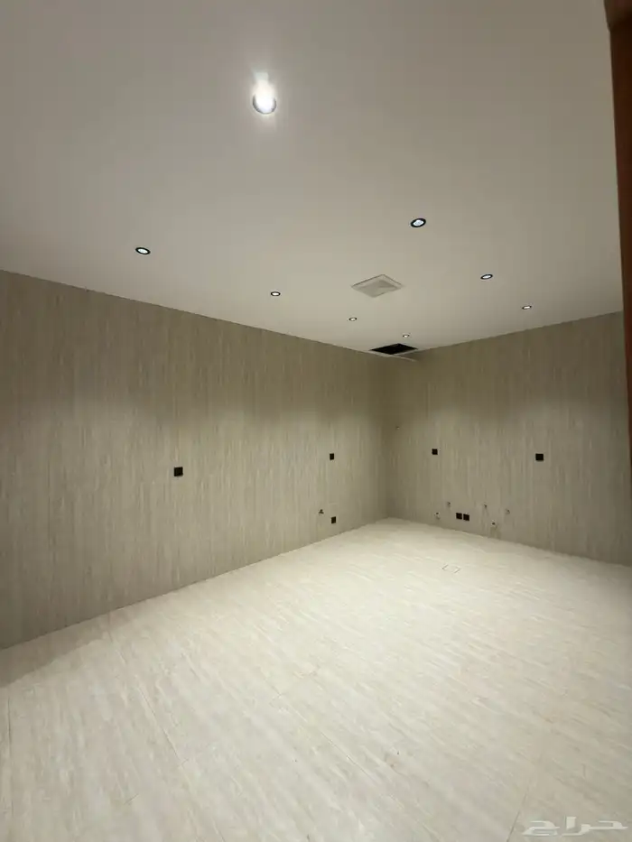 للبيع فلل مودرن بتصميم عصري ابها حى الزهور طريق المحاله ب 13