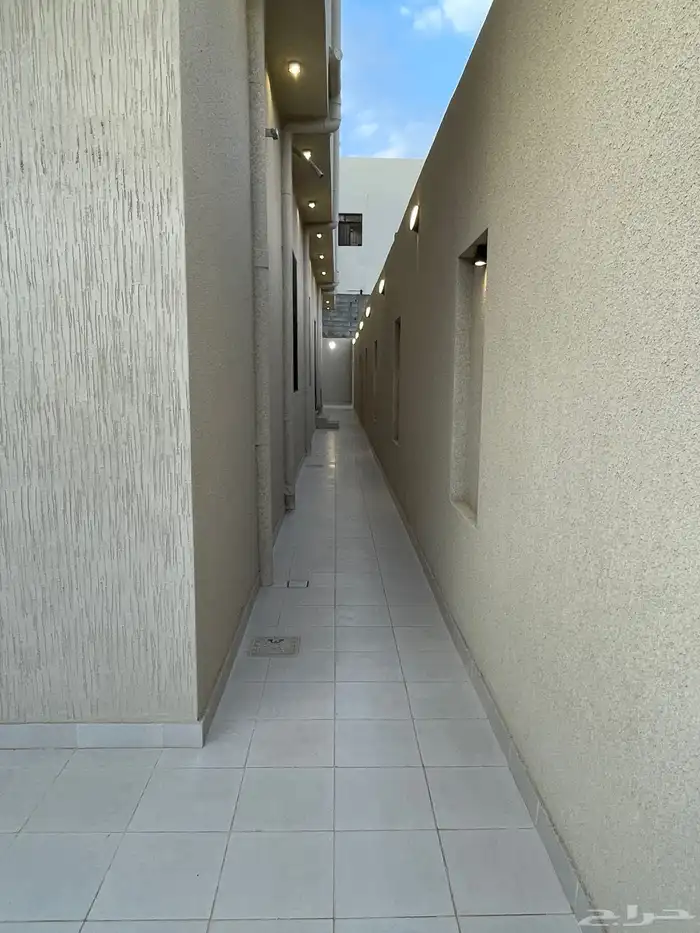 للبيع ارواف ارضيه وارواف علويه تشطيب فندقي ابها المحاله 3