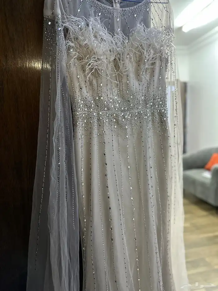 فستان فخخخم شبه جديد لبس 3 ساعات فقط تقريبا 1