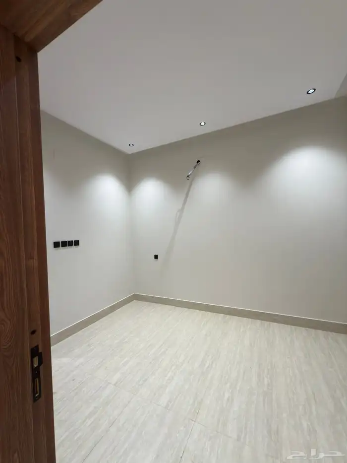 للبيع فلل مودرن بتصميم عصري ابها حى الزهور طريق المحاله ب 42