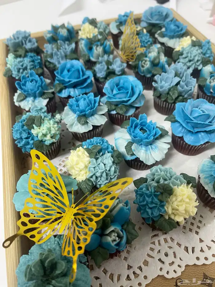 توزيعات ميني كب كيك على شكل ورد ( للاكل) 13