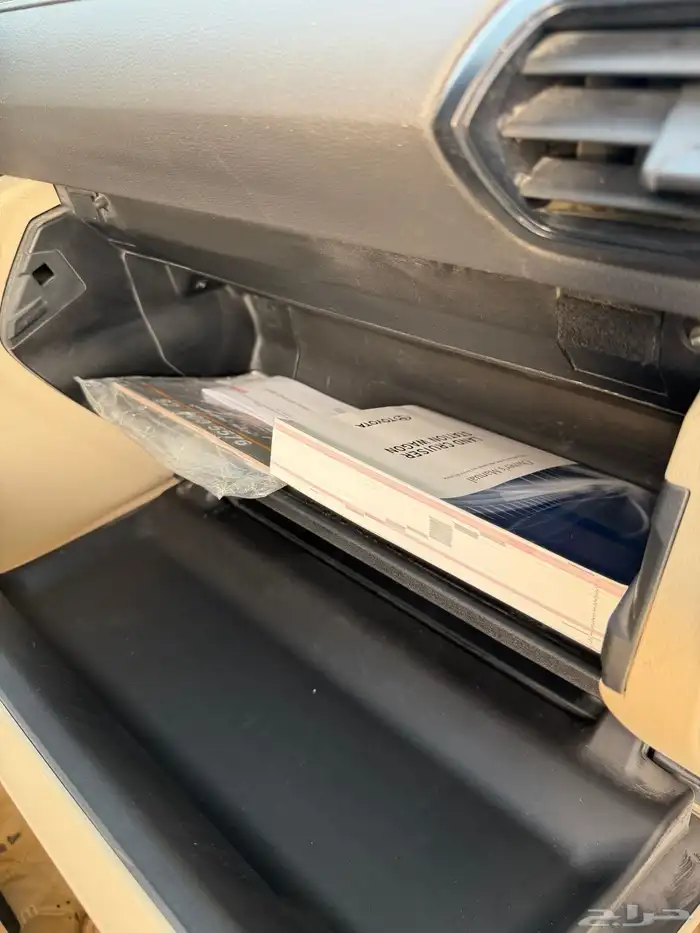 (تم البيع) لاندكروزر جكسار L2 ديزل 2022 24