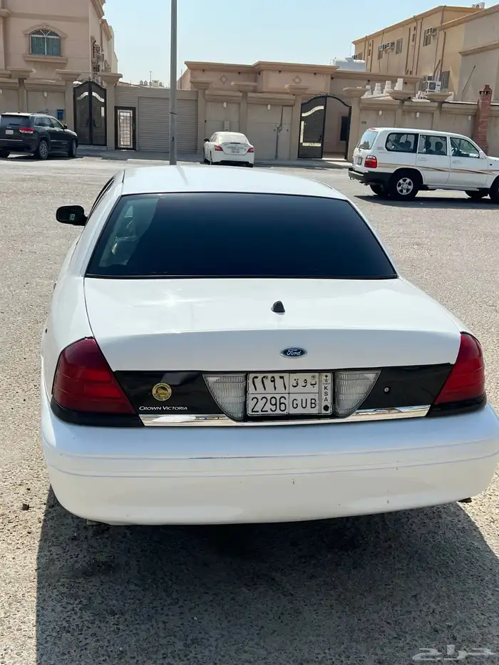 فورد فكتوريا 2011 1