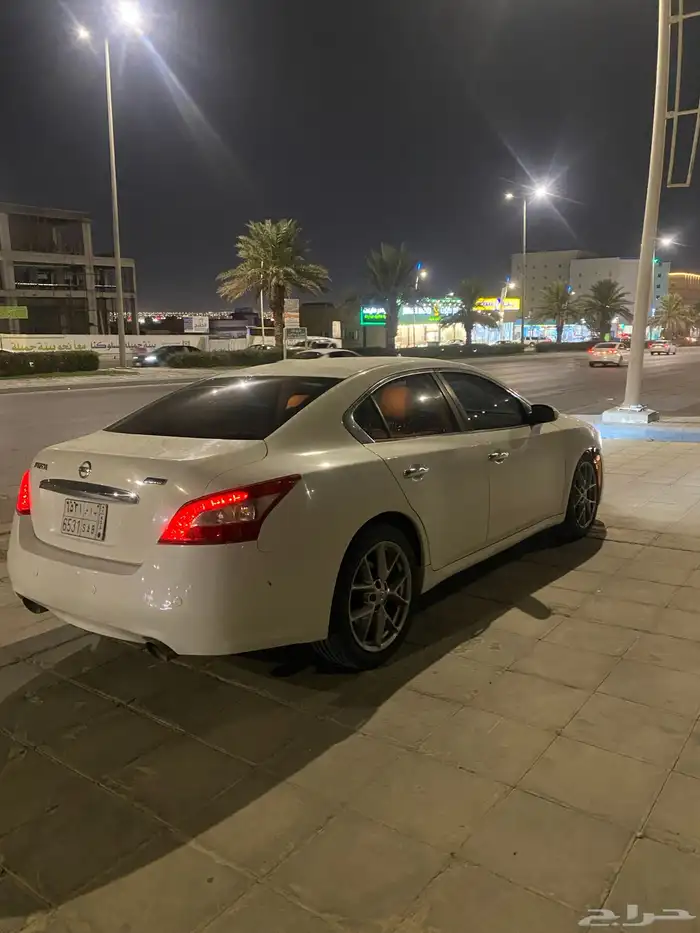 للبيع مكسيما 2010 3