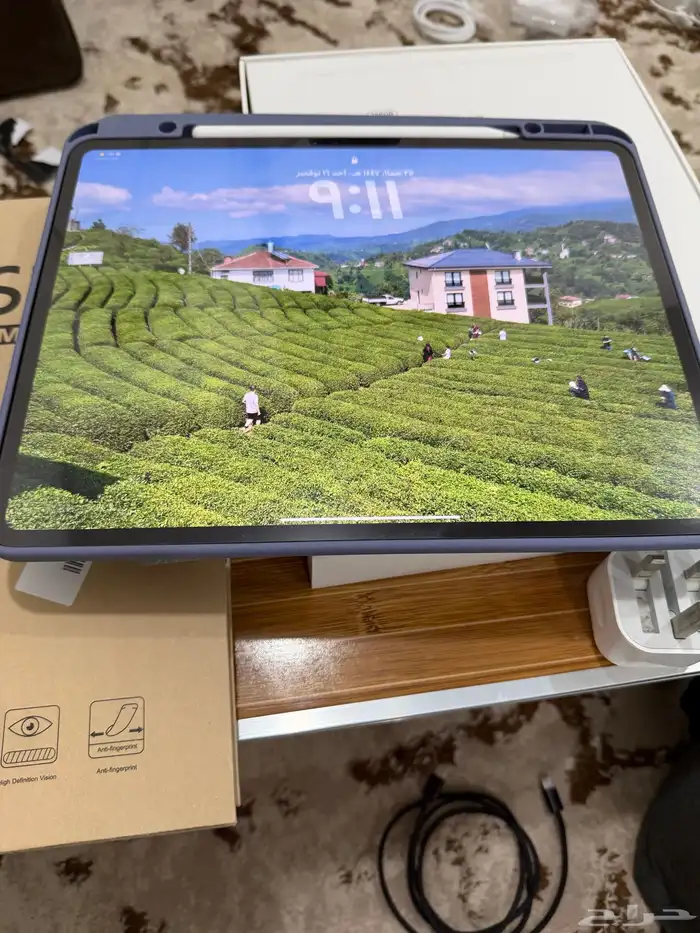 ايباد برو M4 13inch مع كيبورد وقلم 3