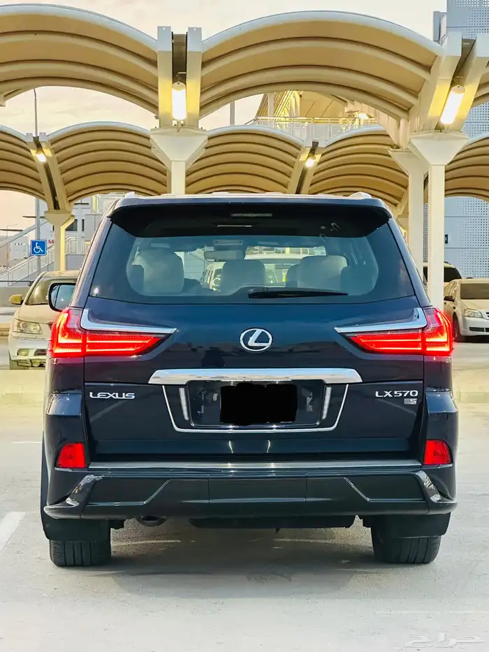 للبيع لكزس LX570s الموديل 2018 محركات وكاله السعر 225000 9
