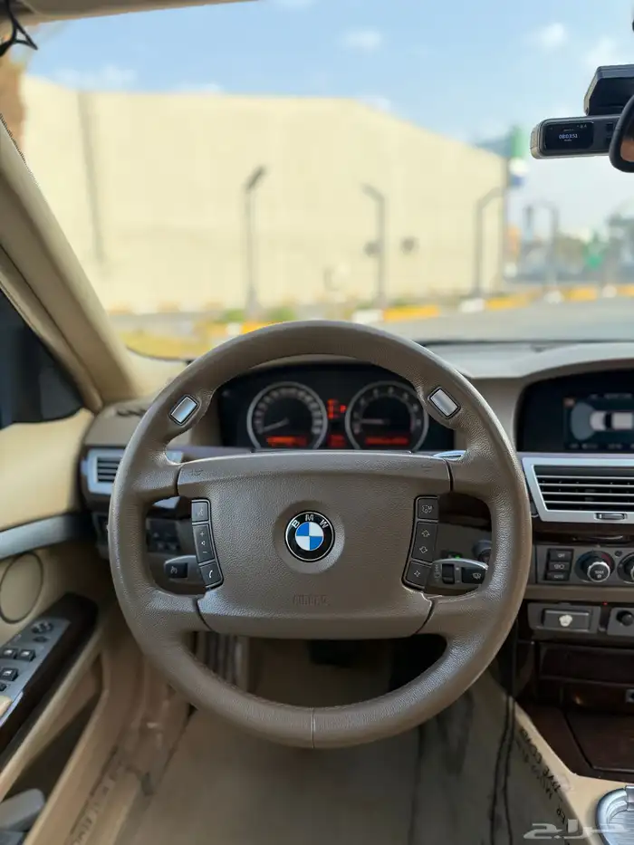 مالك اول مخزن بحالة الوكالة BMW730li 28