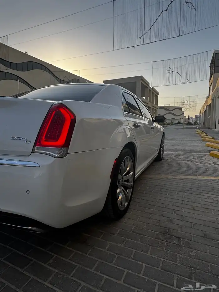 كرايسلر v8 أبيض إكزكتف 7