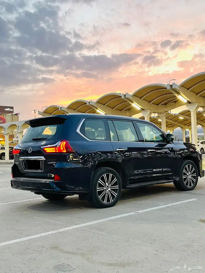 للبيع لكزس LX570s الموديل 2018 محركات وكاله السعر 225000 14