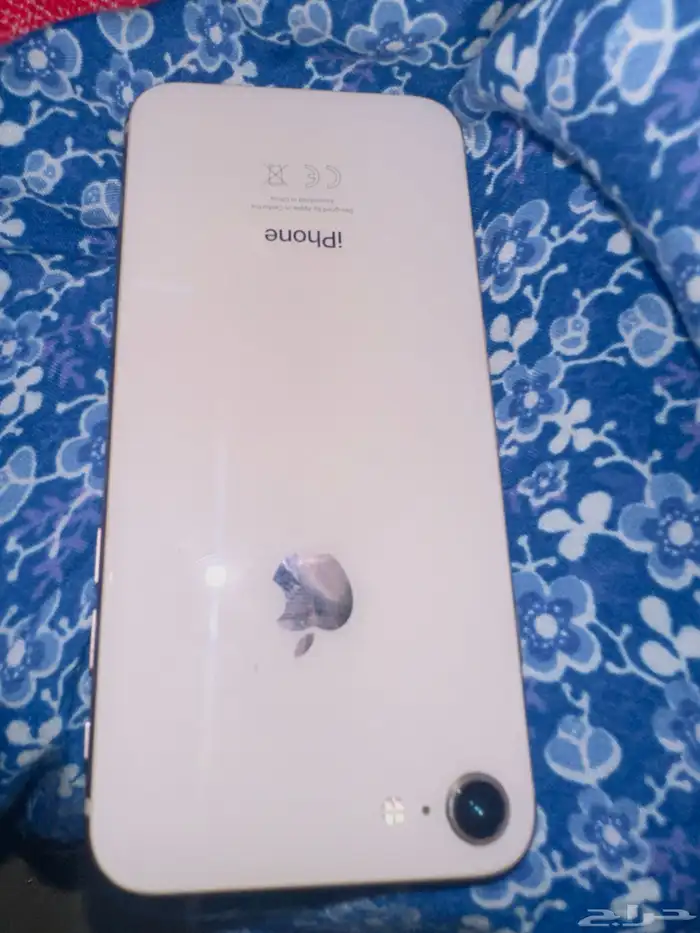 ايفون 8 مع كرتونه نظيف جدا 1