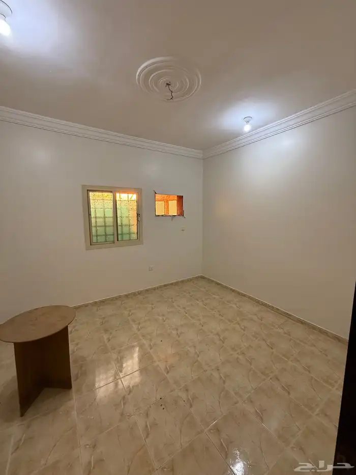 شقة غير مفروشة بلاط 3 غرف و صالة في جدة 5