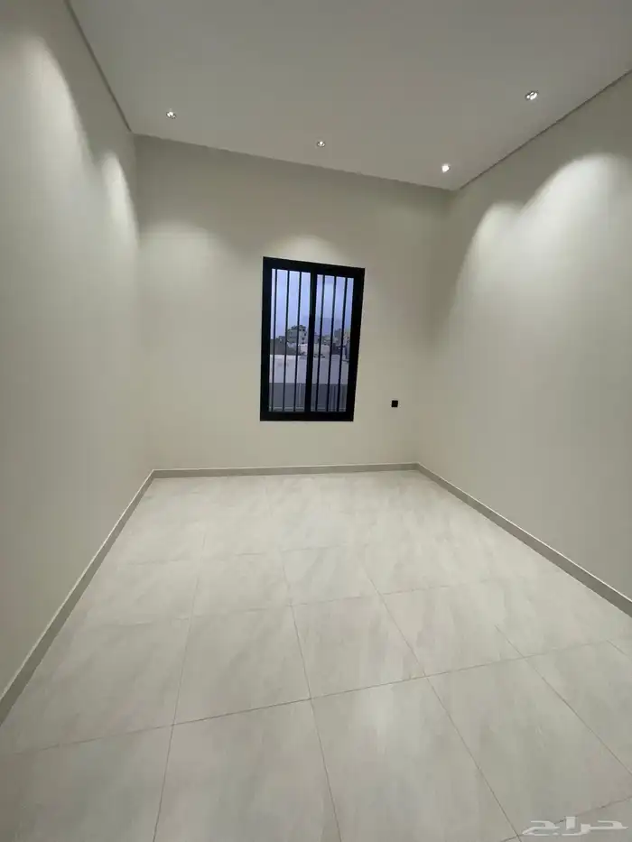 للبيع ارواف ارضيه وارواف علويه تشطيب فندقي ابها المحاله 37