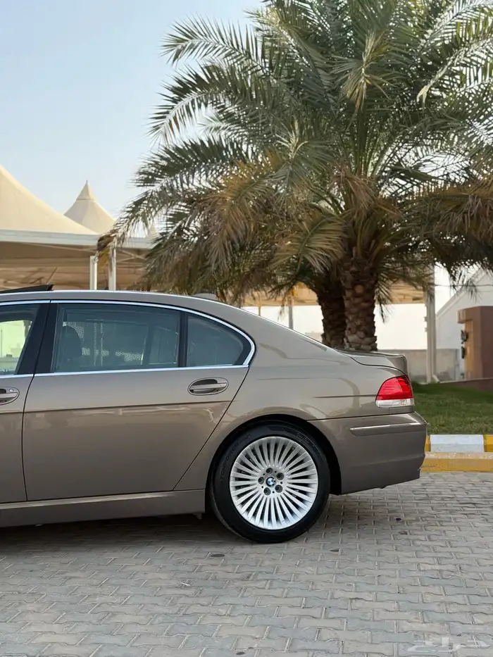 مالك اول مخزن بحالة الوكالة BMW730li 9