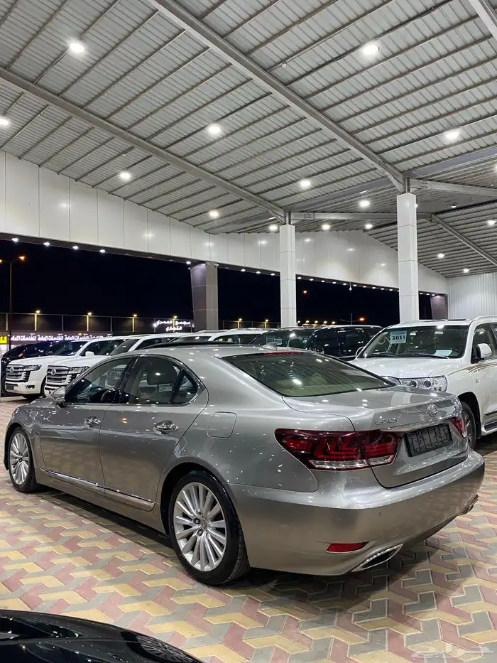 لكزس LS460 المديل 2014 العدد 210 الف 23