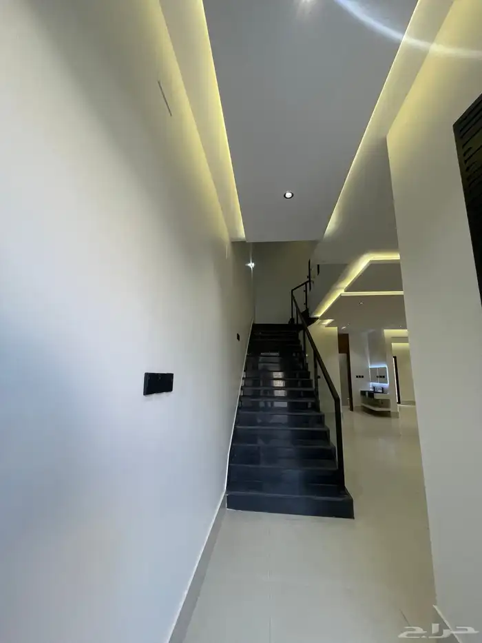 للبيع فيلا دوبلكس تشطيب راقي بحي الضيافه خميس مشيط 17