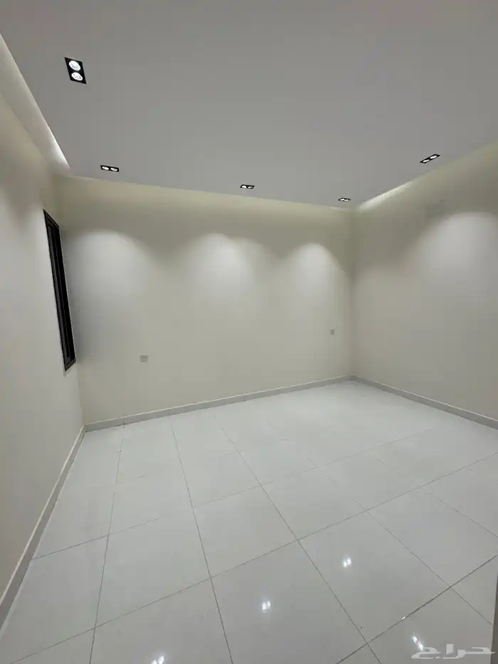 للبيع بحي المعارض ادوار تمليك أرضي 6غرف بمدخل سياره 18