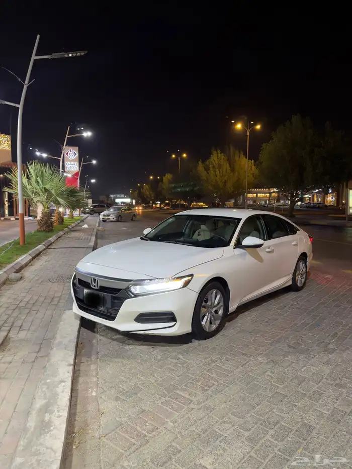 للبيع هوندا أكورد ابيض 2020 استاندر 0