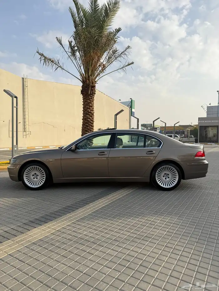 مالك اول مخزن بحالة الوكالة BMW730li 42