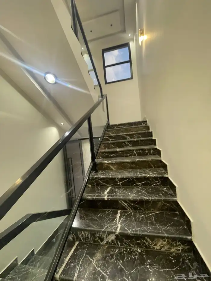 للبيع ارواف ارضيه وارواف علويه تشطيب فندقي ابها المحاله 34