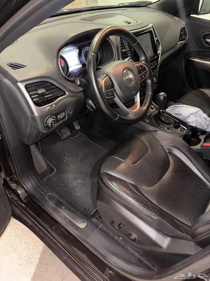 جيب شيروكي سبورت 2019 نظيف 12