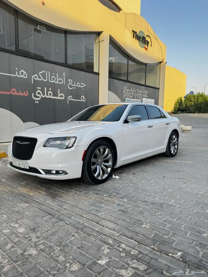 كرايسلر v8 أبيض إكزكتف 28