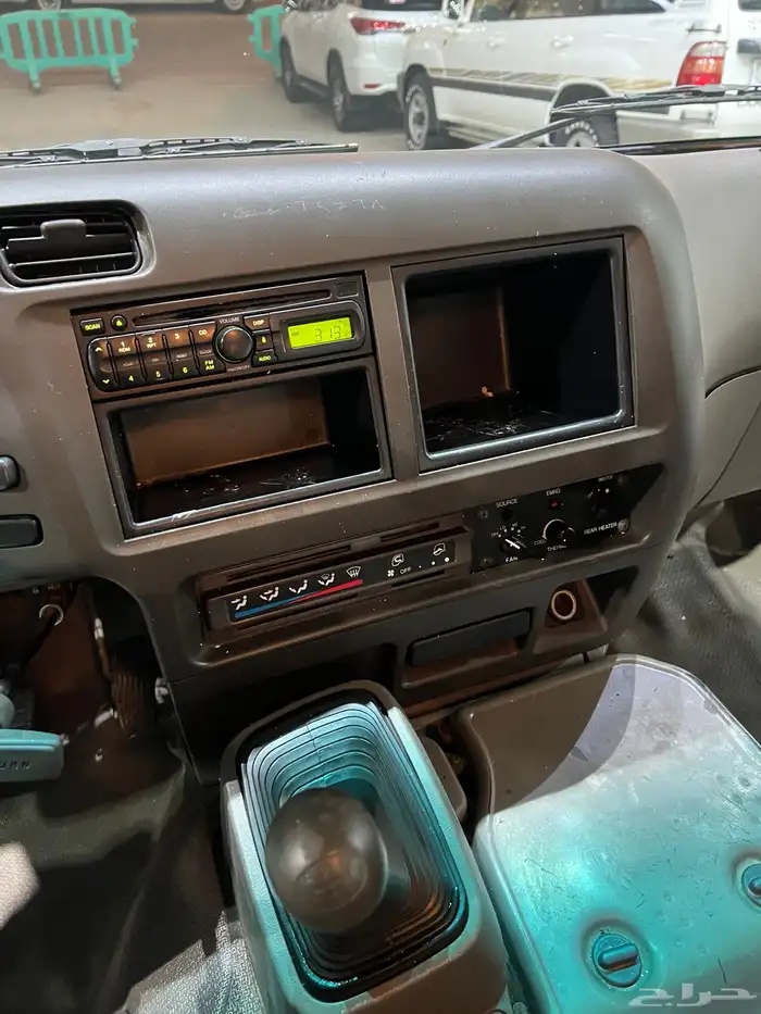 للبيع باص ميتسوبيشي روزا ديزل موديل 2014 مخزن 30 راكب 14