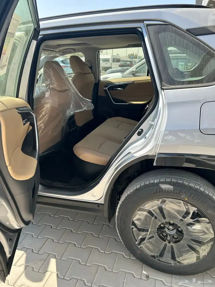 تويوتا راف فور XLE هايبرد 2025 فتحه فضي 127650 شامل الضريبة 7