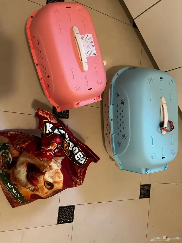 اكل قطط وعدد 2 قفص بيت 0