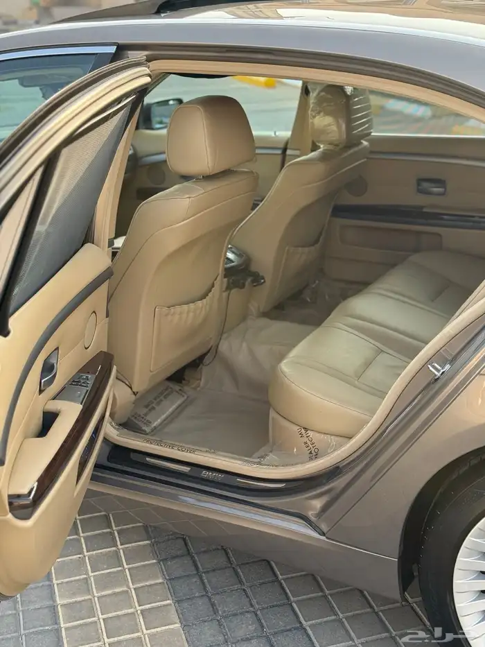 مالك اول مخزن بحالة الوكالة BMW730li 22