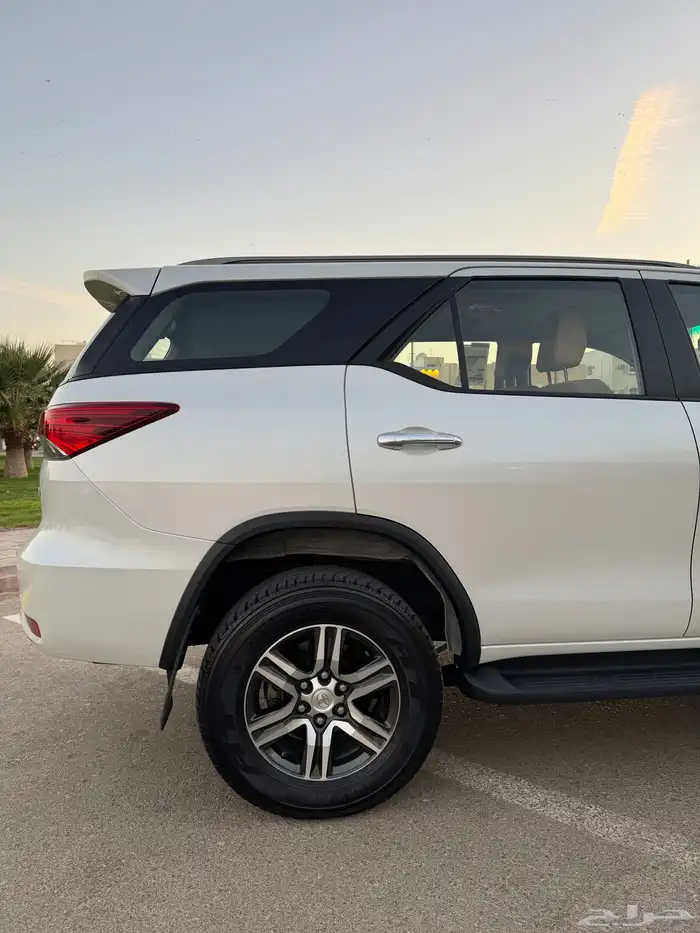 فورشنر 2023 6 سلندر VX سعودي 38