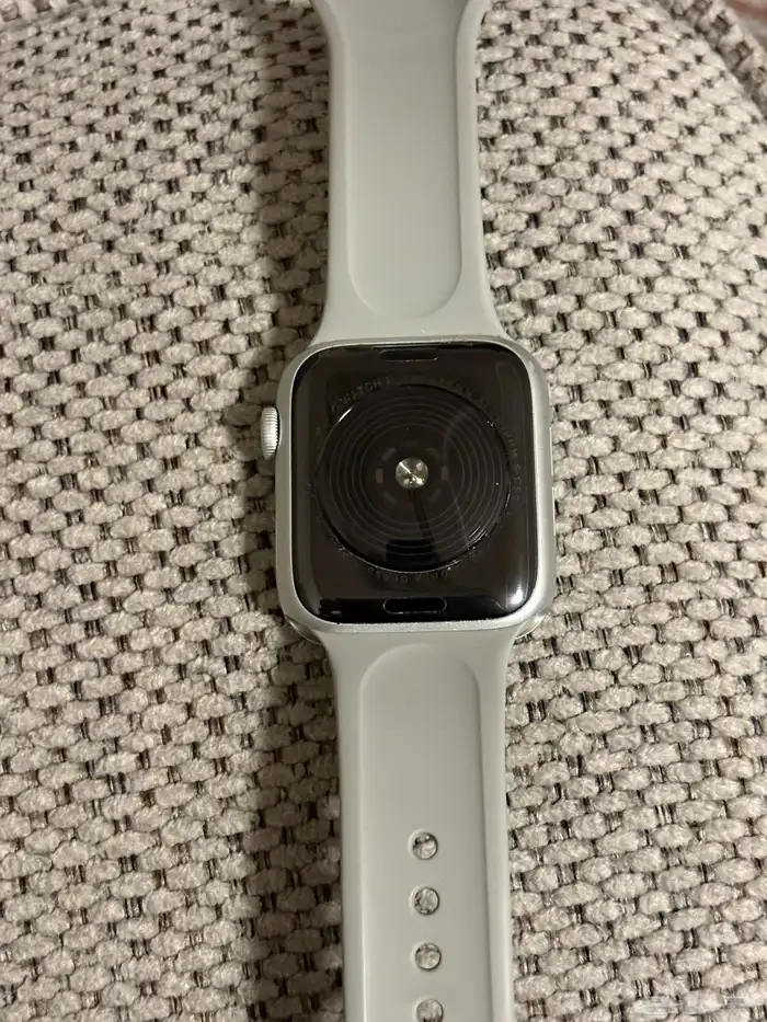 ساعة ابل SE اصدار 2020 3