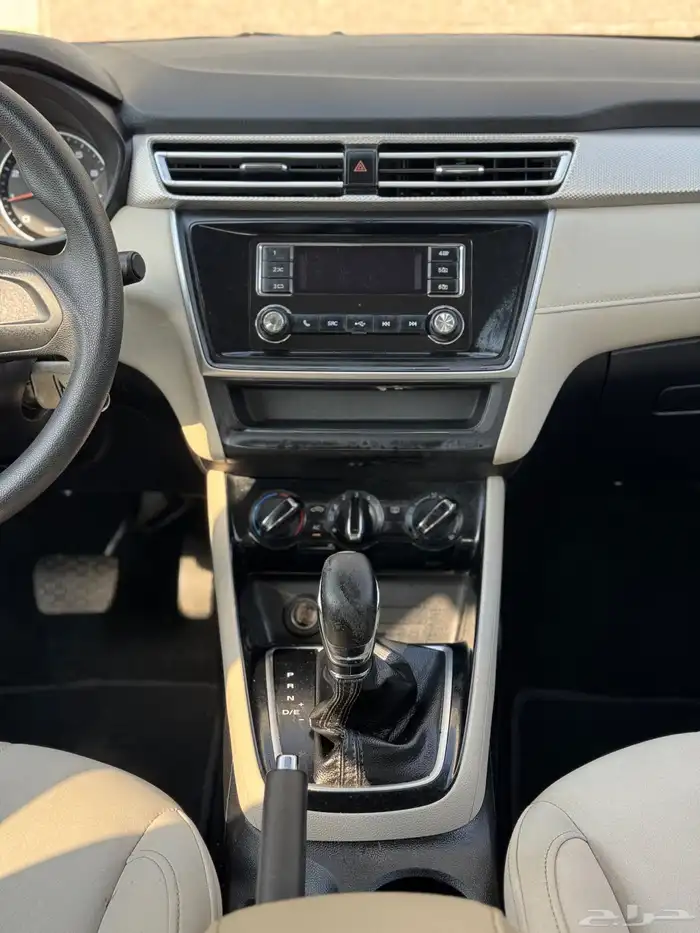 مجموعة من 10 سيارات MG 5 موديل 2023 السعر من 26000 الف 21