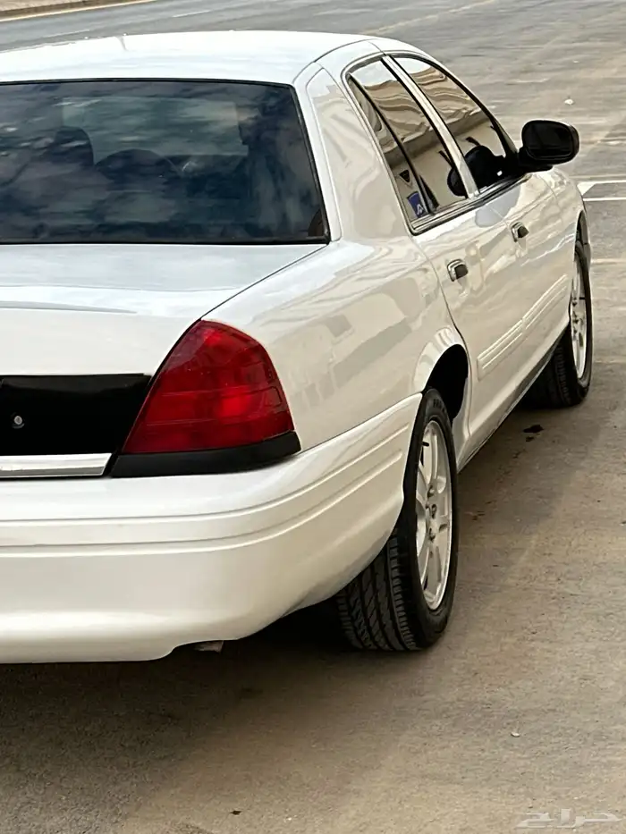 فورد كراون فاكتوريا 2011 3