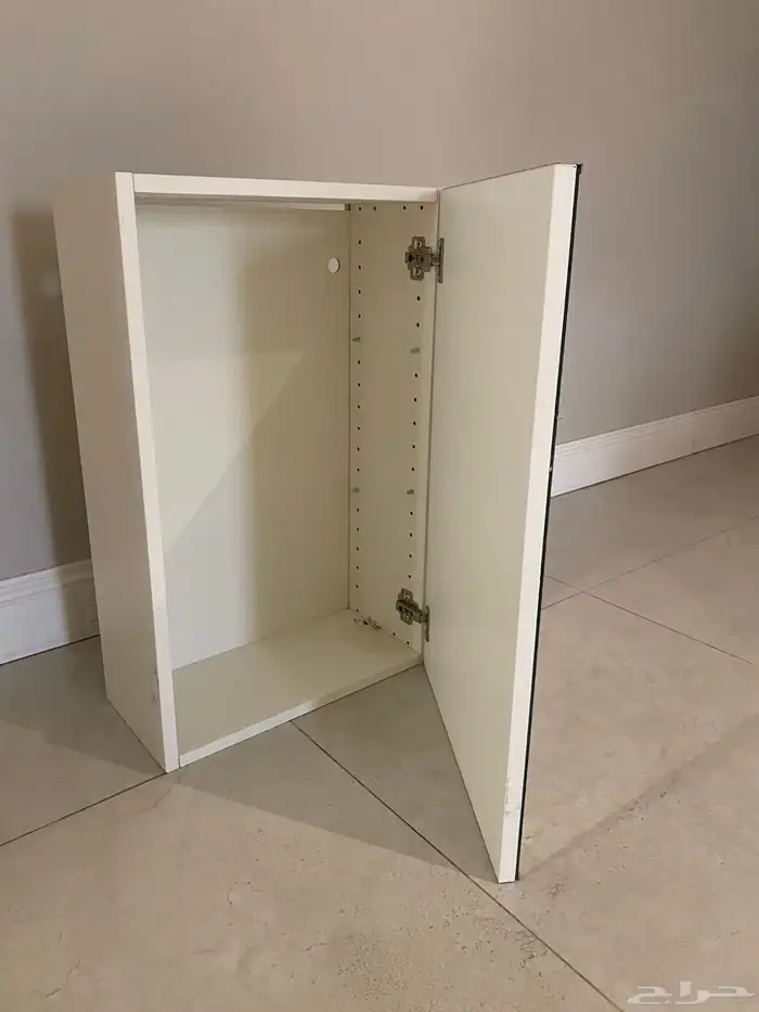 مرايه خلفها صندوق تنفع للمغسله او صيدليه او كذا اسعمال 1