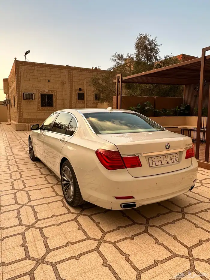 بي ام دبليو الفئة السابعة 2012 3