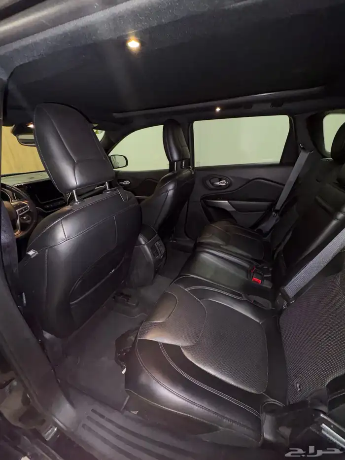 جيب شيروكي سبورت 2019 نظيف 7