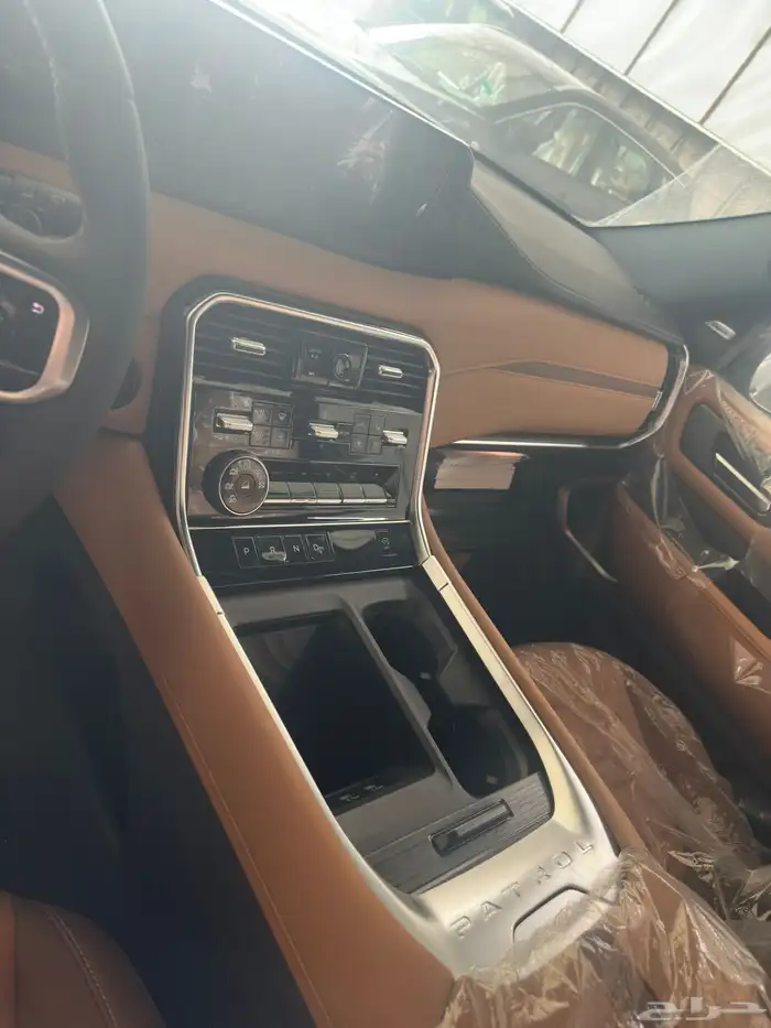 نيسان باترول بلاتينيوم V6 تنفس طبيعي 2026 اسود داخل جملي 9