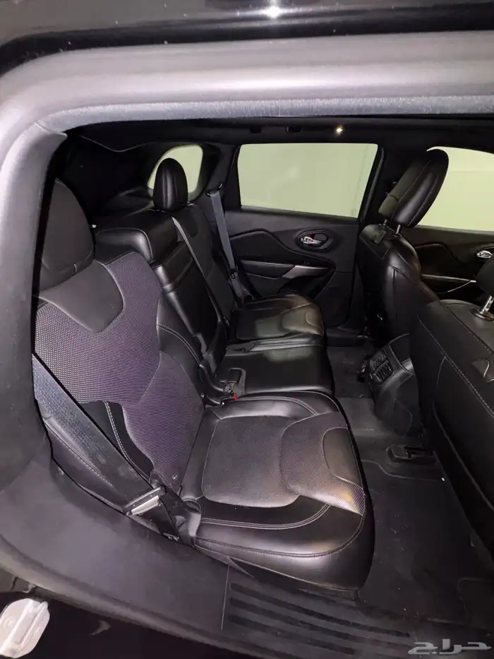 جيب شيروكي سبورت 2019 نظيف 6